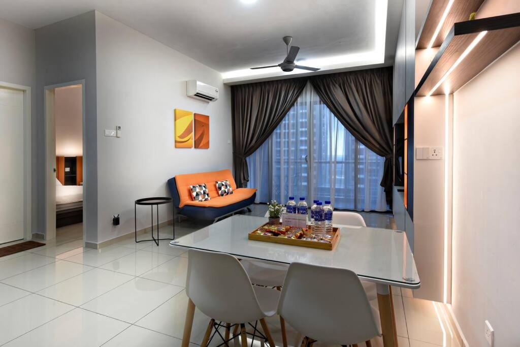 Instay Atlantis - The Orange Malacca Bagian luar foto